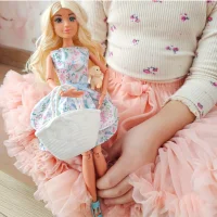 WOOPIE ROYAL Lalka Lily 30 cm Wiosenna Suknia Akcesoria Piesek Piknik - zdjęcie 2