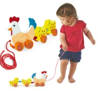 VIGA Zestaw do ciągnięcia Kurka z kurczakami 36 cm - zdjęcie 2