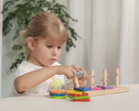 VIGA Drewniane klocki z sorterem kształtów Montessori - zdjęcie 3