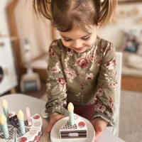 TOOKY TOY Drewniany Tort Urodzinowy ze Świeczkami Rzepy - zdjęcie 3